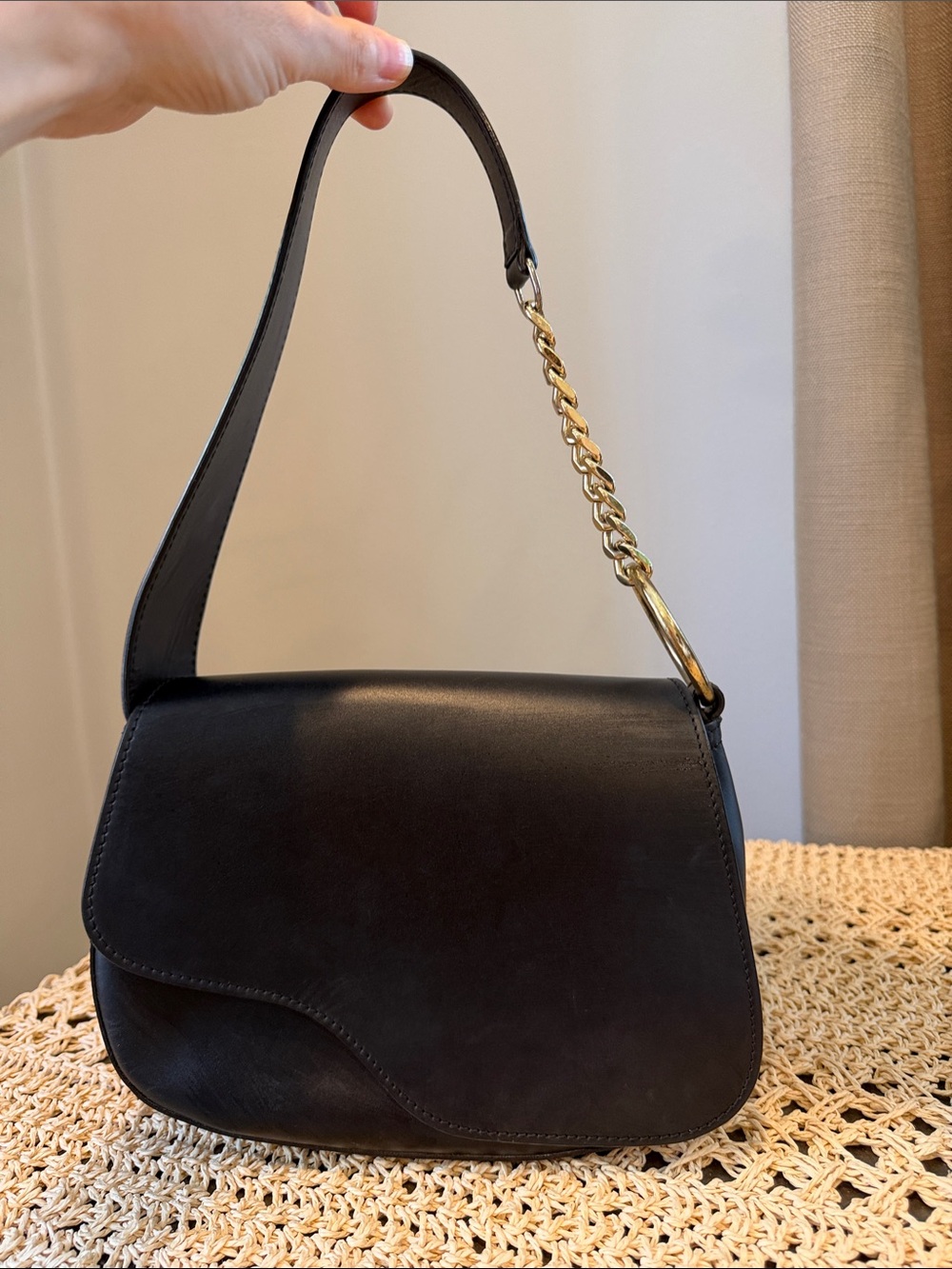 Minimal Black Leather Shoulder Bag with Gold Chain Accent